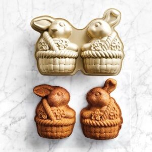 Williams Sonoma Nordic Ware Nonstick Cast Aluminum Easter Bunny Pan